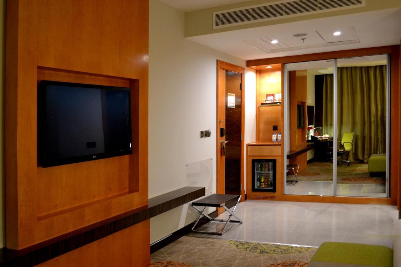 Holiday Inn Jeddah Gateway By Ihg Exterior photo
